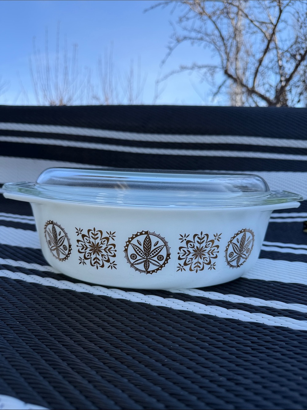 vintage Pyrex 2.5-quart casserole dish "Hex Signs" or "copper Hex" pattern 1960